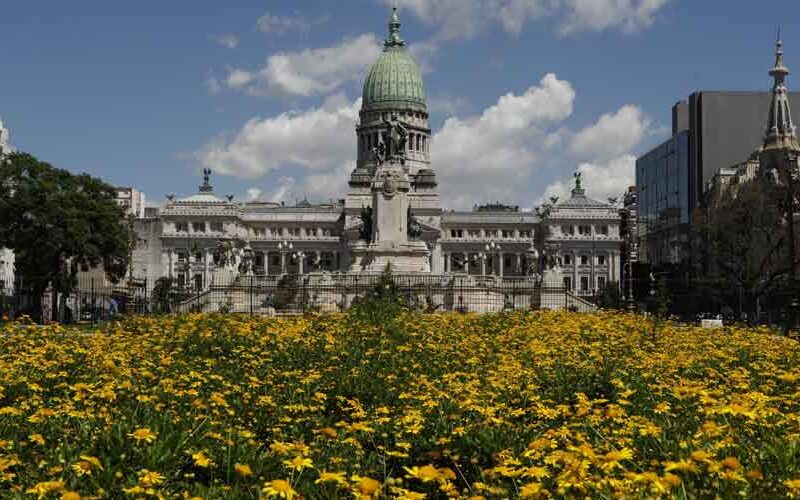 Renovaron las plazas Congreso y Mariano Moreno Renovaron las plazas Congreso y Mariano Moreno