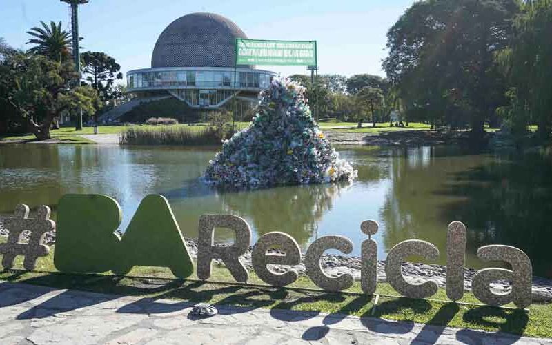 Ciudad: Una isla de plásticos en el Planetario