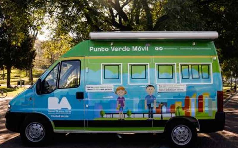 Ciudad: Los Puntos Verdes reciben CDs y paraguas Ciudad: Los Puntos Verdes reciben CDs y paraguas