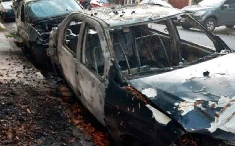 Detuvieron a un quemacoches acusado de prender fuego tres autos