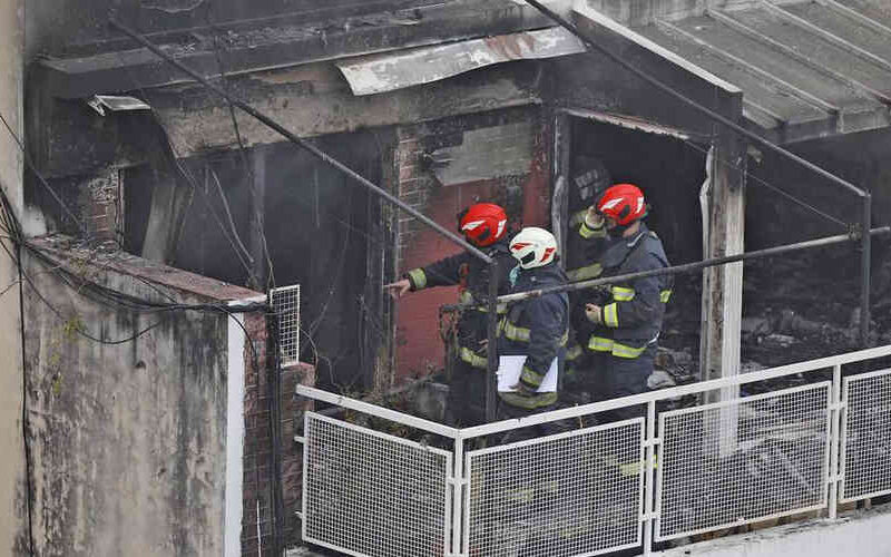Bomberos sofocaron un incendio en un edificio Bomberos sofocaron un incendio en un edificio