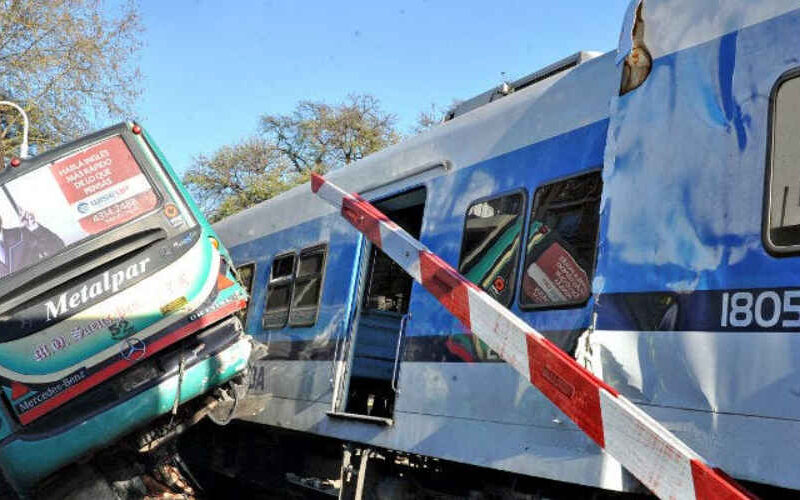 A 10 años del trágico accidente ferroviario y un colectivo A 10 años del trágico accidente ferroviario y un colectivo