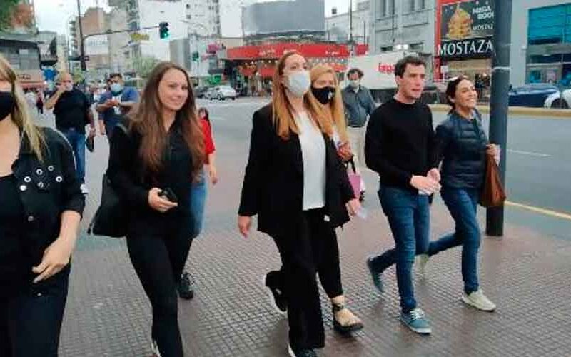 Celeste Peña y María Eugenia Vidal recorrieron la Comuna 7 Celeste Peña y María Eugenia Vidal recorrieron la Comuna 7