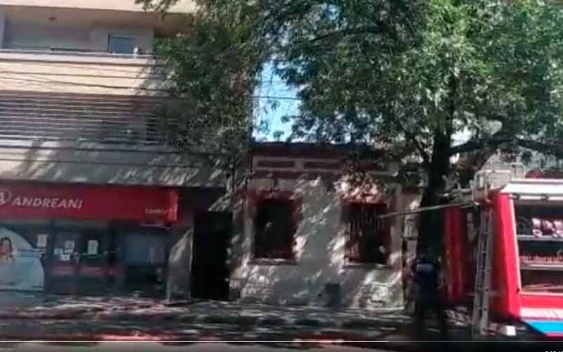Flores: Incendio en un local del correo Andreani Flores: Incendio en un local del correo Andreani