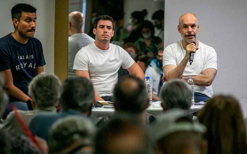 Rodríguez Larreta se reunió con vecinos del barrio de Flores