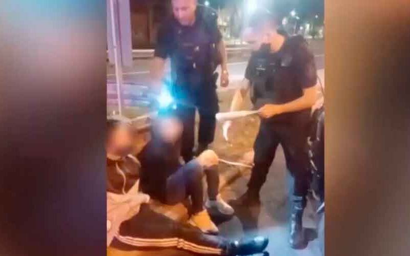 Detienen a dos delincuentes por el robo de una moto Detienen a dos delincuentes por el robo de una moto