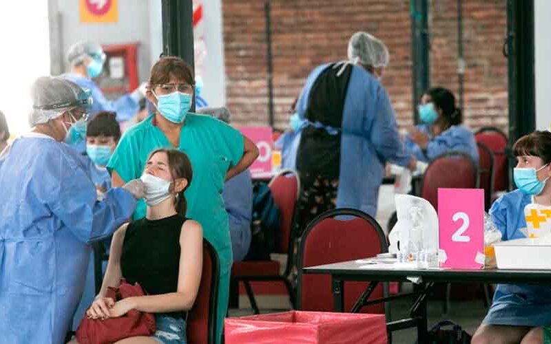 Cómo funcionan los centros de testeo y de vacunación Cómo funcionan los centros de testeo y de vacunación