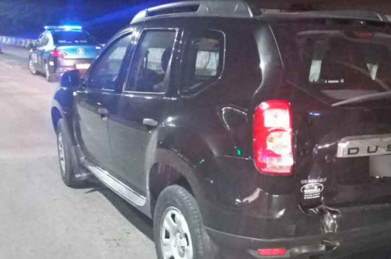 Persecución y dos detenidos por robar a mano armada un auto Persecución y dos detenidos por robar a mano armada un auto