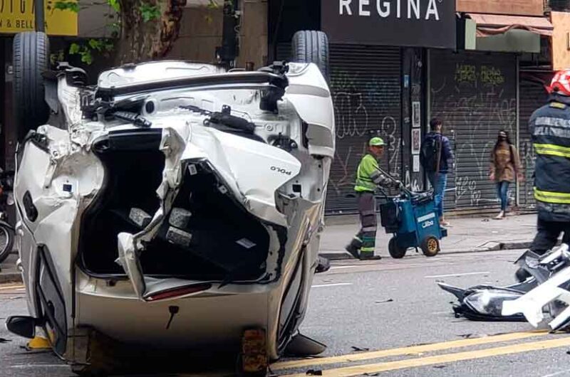 Un auto impactó contra un colectivo en avenida Santa Fe Un auto impactó contra un colectivo en avenida Santa Fe