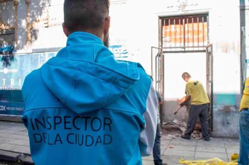Trabajamos de limpieza en baldíos y espacios abandonados Trabajamos de limpieza en baldíos y espacios abandonados