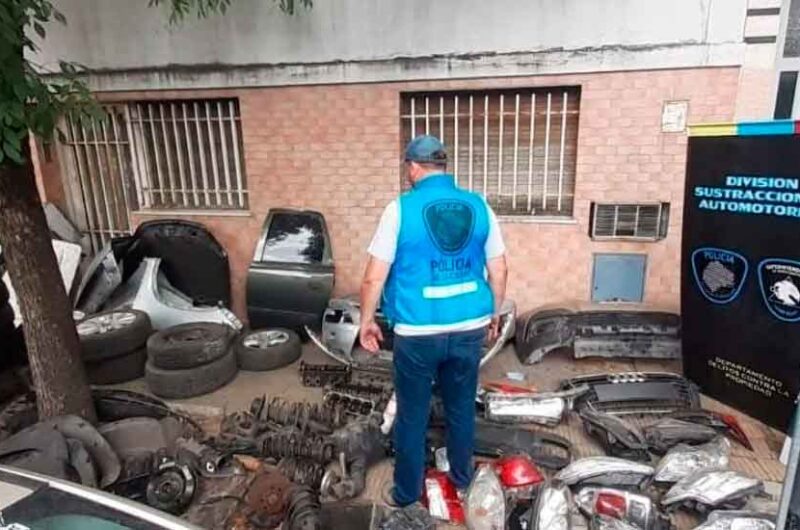 Desbarataron un desarmadero ilegal en Parque Avellaneda Desbarataron un desarmadero ilegal en Parque Avellaneda