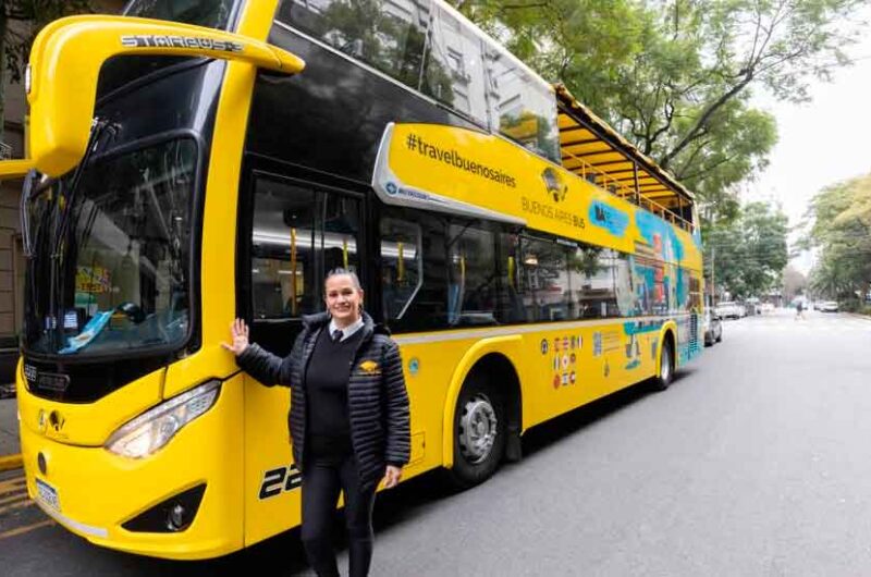 Bus turístico porteño: primera mujer en manejarlo