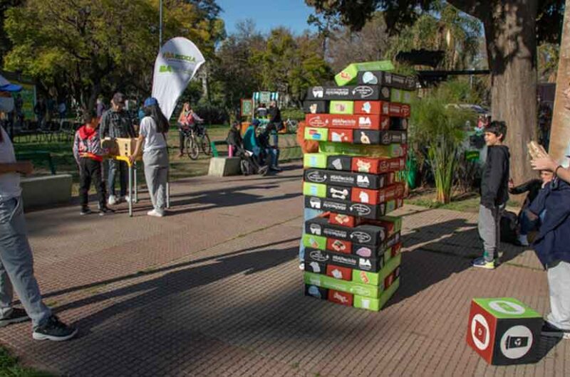 Charla sobre biodiversidad y plantas nativas en Plaza Irlanda