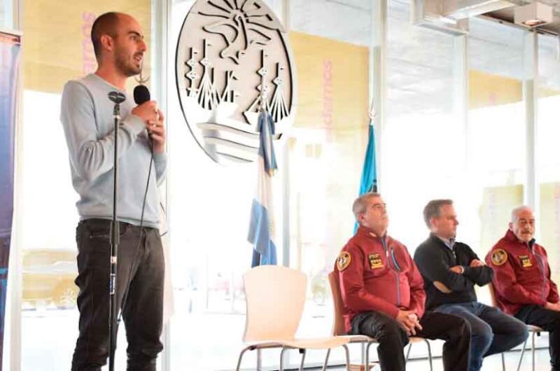 Cinco policías de la Ciudad firmaron las escrituras de su techo propio Cinco policías de la Ciudad firmaron las escrituras de su techo propio