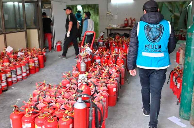 Matafuegos truchos: incautan más de 900 extintores Matafuegos truchos: incautan más de 900 extintores