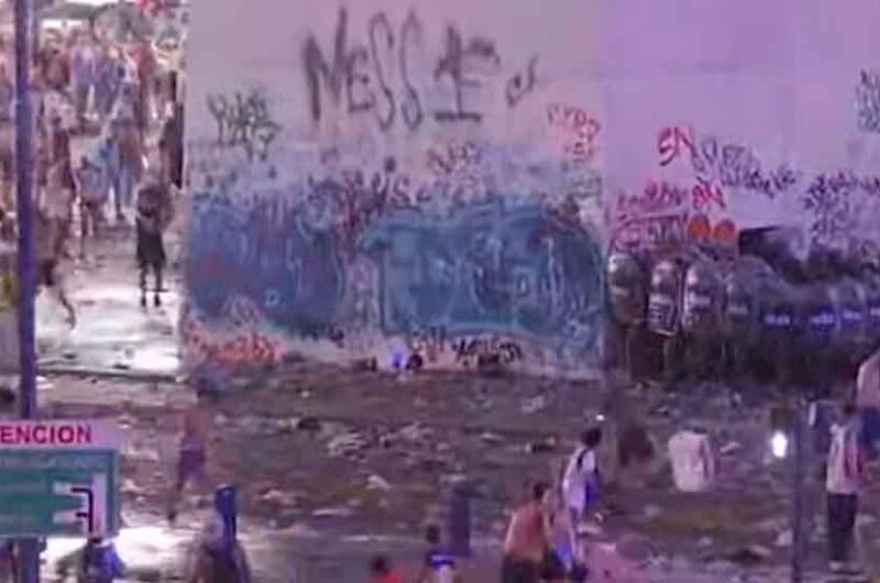 Graves incidentes en el Obelisco: heridos y detenidos Graves incidentes en el Obelisco: heridos y detenidos