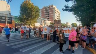 Vecinos y comerciantes contra el Metrobus Alberdi Directorio