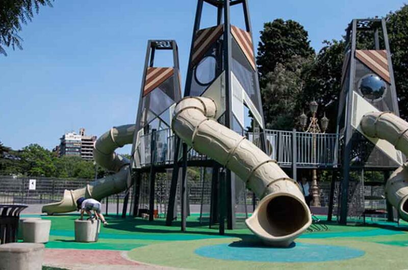 Continúan las renovaciones en las plazas de la Ciudad Continúan las renovaciones en las plazas de la Ciudad