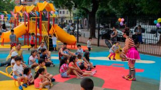 Nuevo patio de juegos en Plaza Padre Rodolfo Ricciardelli