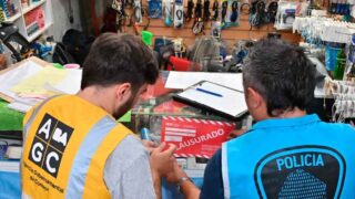 Desbarataron un garito que tenía como fachada un local de celulares
