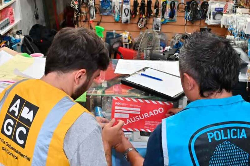 Desbarataron un garito que tenía como fachada un local de celulares Desbarataron un garito que tenía como fachada un local de celulares