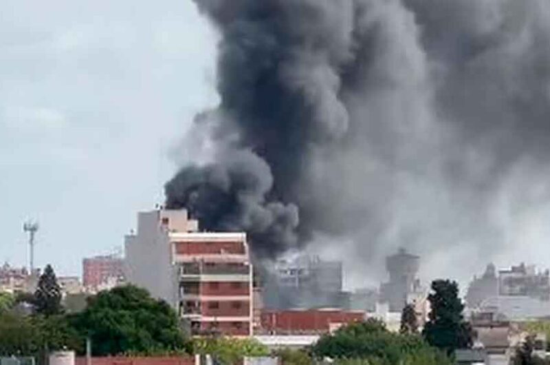Una fábrica de telas se incendió en el barrio de Flores Una fábrica de telas se incendió en el barrio de Flores