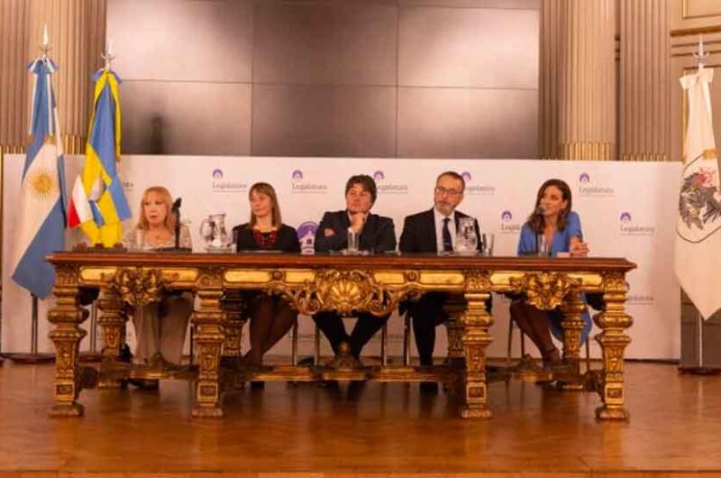 La Legislatura inauguró muestra sobre el conflicto ucraniano La Legislatura inauguró muestra sobre el conflicto ucraniano