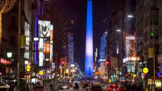 La Ciudad ilumina monumentos durante el mes de abril