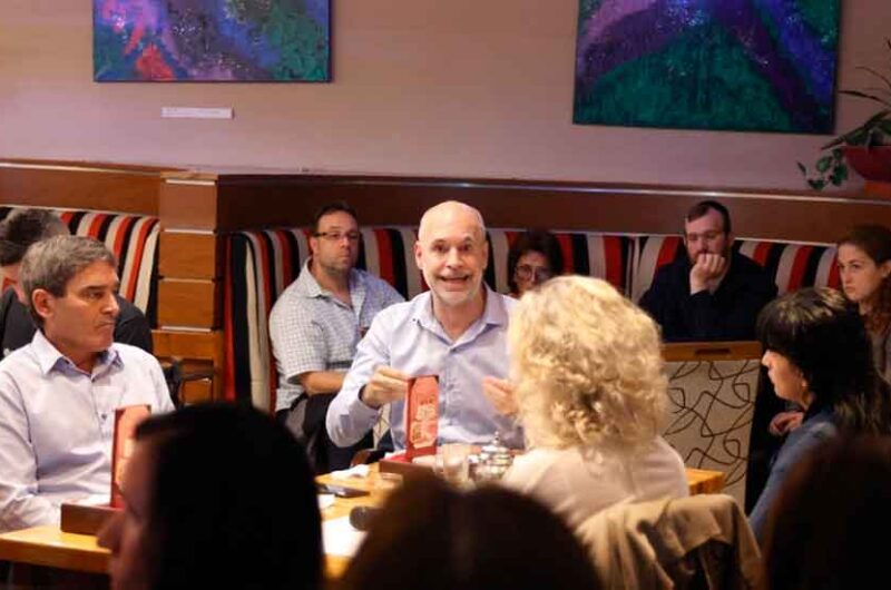 Larreta y Quirós dialogaron con vecinos del Abasto