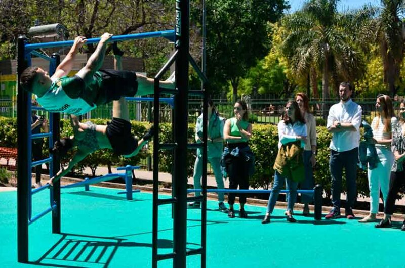 Se inauguró el sector de calistenia en Plaza Irlanda Se inauguró el sector de calistenia en Plaza Irlanda