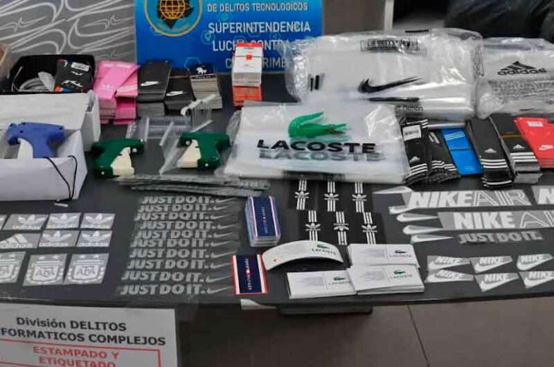 Fabricaban ropa falsa de primeras marcas en el centro porteño Fabricaban ropa falsa de primeras marcas en el centro porteño