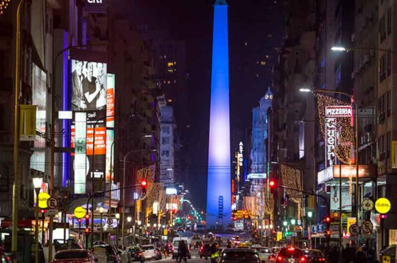 La Ciudad ilumina monumentos durante el mes de julio