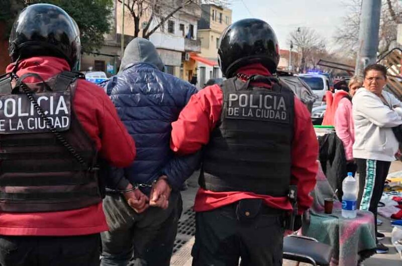 Motochorro detenido en el Bajo Flores con tres celulares robados