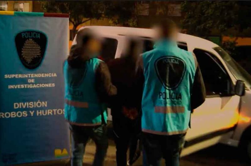 Dos detenidos por medio de una compra controlada de un auto Dos detenidos por medio de una compra controlada de un auto