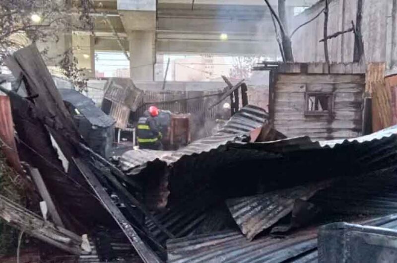 Se incendió un asentamiento y evacuaron a más de 20 personas Se incendió un asentamiento y evacuaron a más de 20 personas