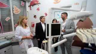 Fernán Quirós visito el Hospital de Odontología Quinquela Martín
