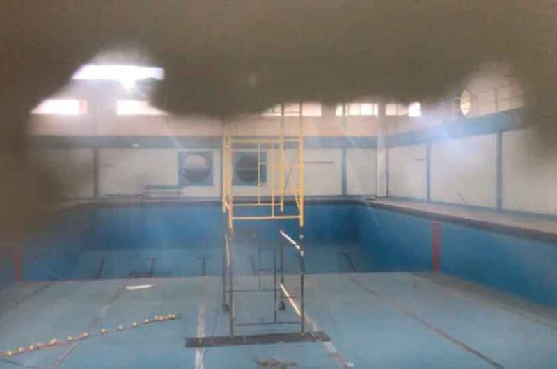 Vecinos piden reunirse por las obras del natatorio Vecinos piden reunirse por las obras del natatorio