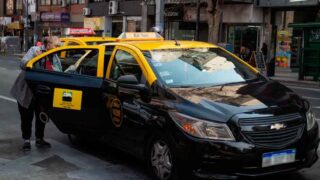 Taxis: La tarifa de taxis aumentó este martes un 20%
