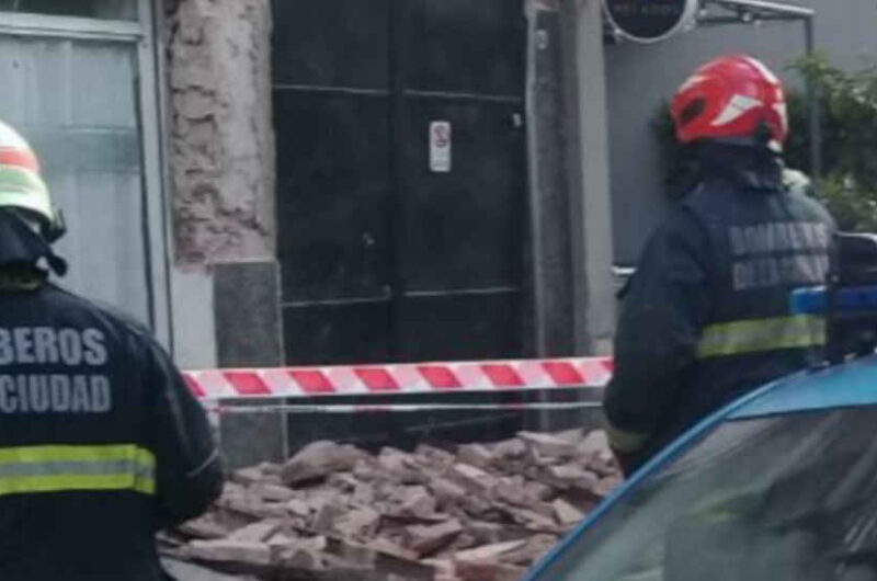 Derrumbe de alero en panadería moviliza a Bomberos