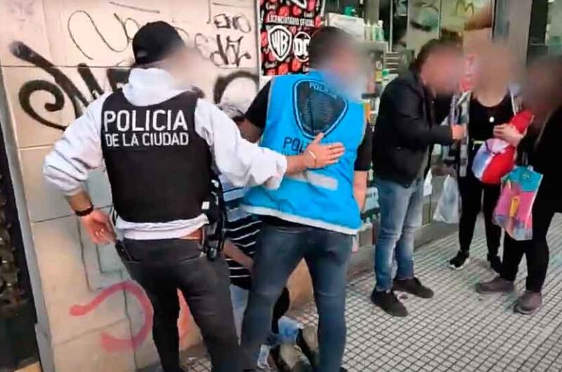 Un detenido en Balvanera por un arrebato en la vía pública Un detenido en Balvanera por un arrebato en la vía pública
