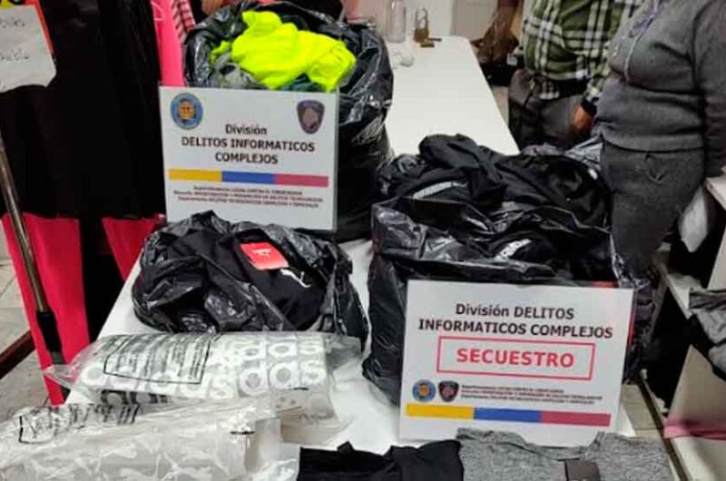 Desbaratan venta de ropa con marcas falsificadas