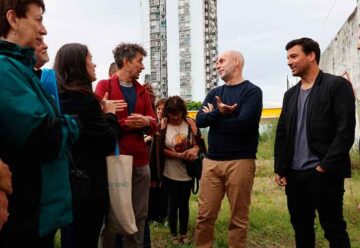 Larreta visitó el terreno donde construirán la primera plaza de Villa Santa Rita