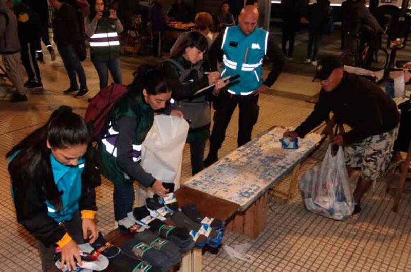 La Ciudad desalojó a 205 manteros en Constitución La Ciudad desalojó a 205 manteros en Constitución
