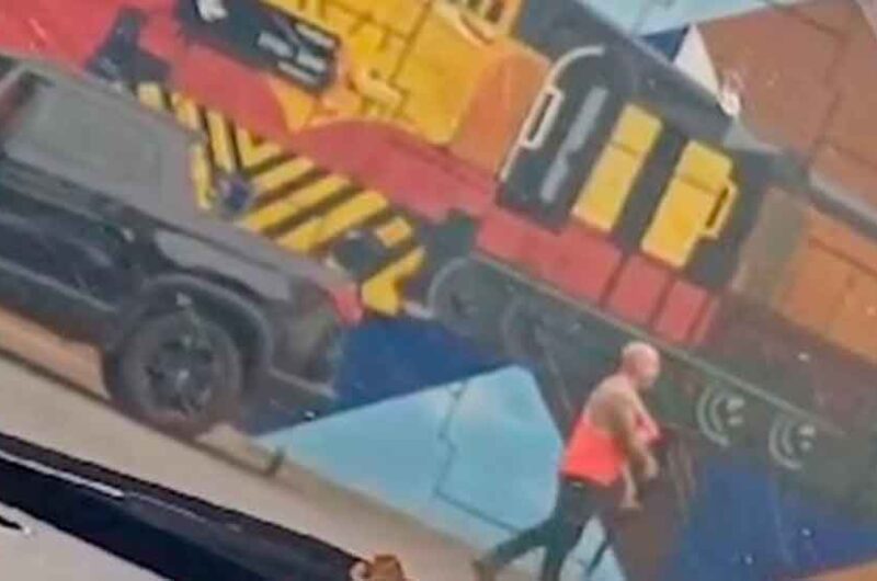 Un hombre atacó a la Policía tras un accidente de tránsito Un hombre atacó a la Policía tras un accidente de tránsito
