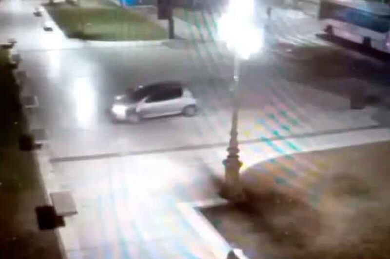 Un conductor se subió a Plaza Congreso y se quedó dormido Un conductor se subió a Plaza Congreso y se quedó dormido