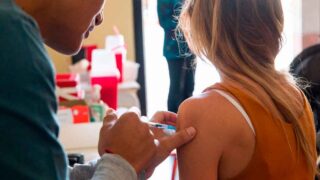 Puntos de vacunación: dónde estarán funcionando durante mayo