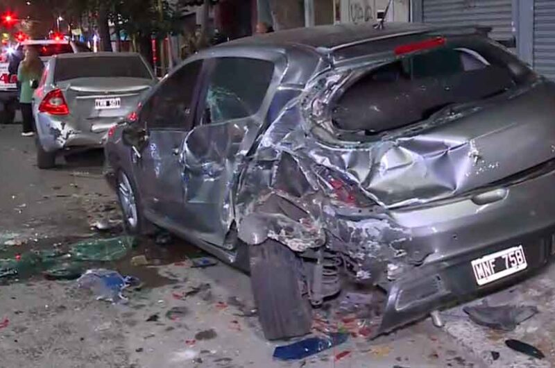 Tremendo choque y vuelco en el barrio de Flores Tremendo choque y vuelco en el barrio de Flores