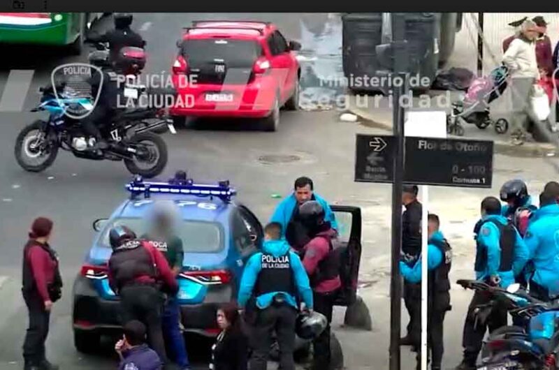 Dos pungas fueron detenidos en Retiro tras robar un celular Dos pungas fueron detenidos en Retiro tras robar un celular