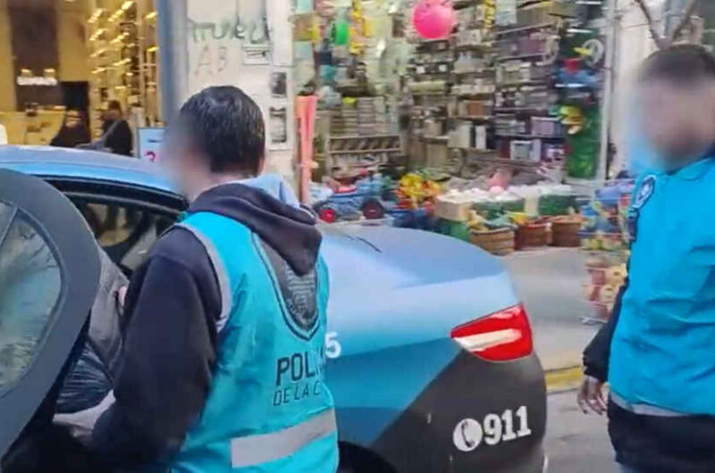 Detienen a tres punguistas con las manos en la masa Detienen a tres punguistas con las manos en la masa