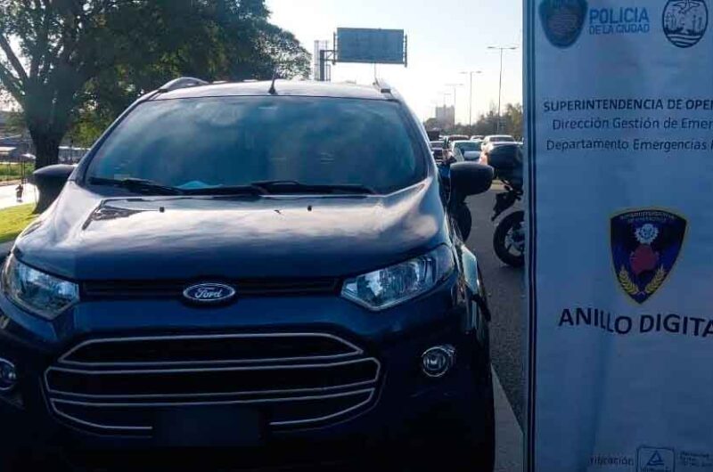 Detienen a menor en una camioneta robada Detienen a menor en una camioneta robada